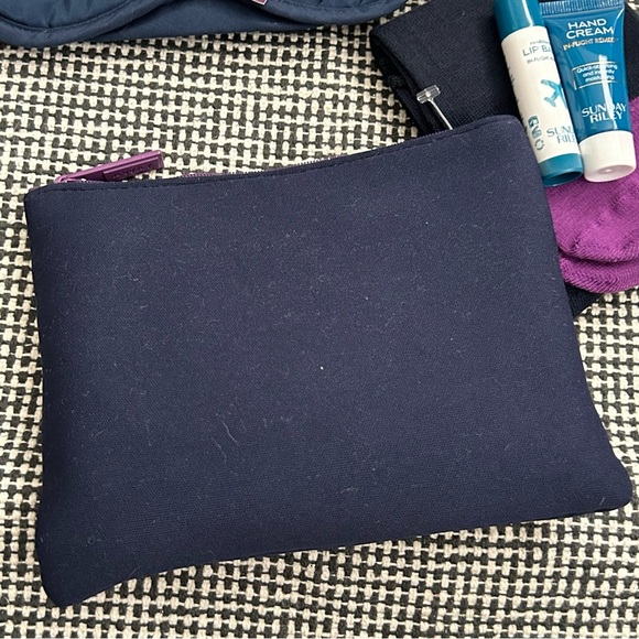 UNITED AWAY 7 Piece Travel Kit - Picture 8 of 10